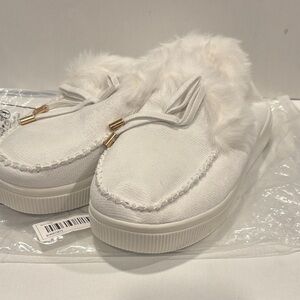 Source Unknown White Fur-Accent Slippers
